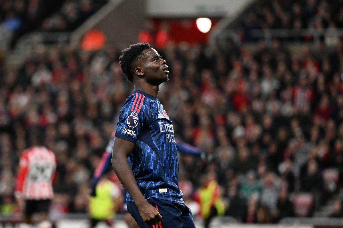 Bukayo Saka of Arsenal celebrates scoring his team's first goal during the Premier League match between Sunderland and Arsenal at the Stadium of Light on November 08, 2025 in Sunderland, England