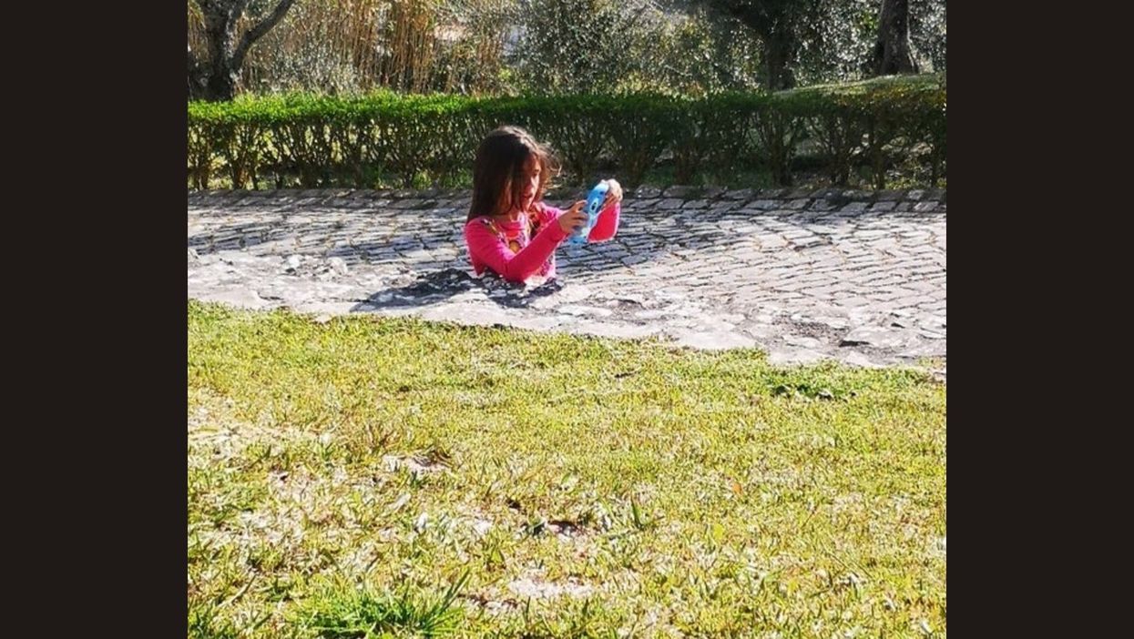 Optical illusion of girl ‘sinking into ground’ stumps viewers