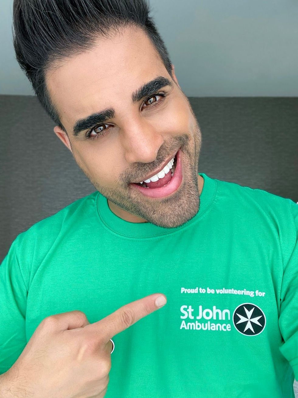 Celeb vaccinator Dr Ranj in green Tshirt pointing at logo
