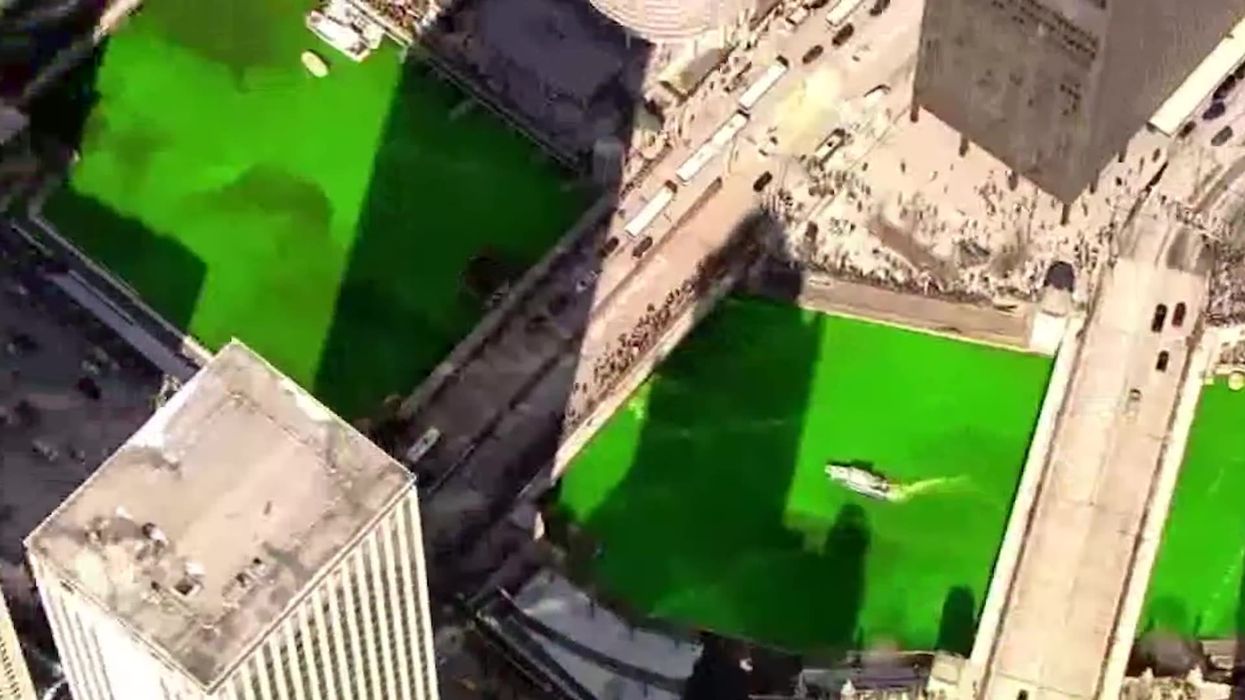 How is the Chicago River dyed green for St Patrick's Day?