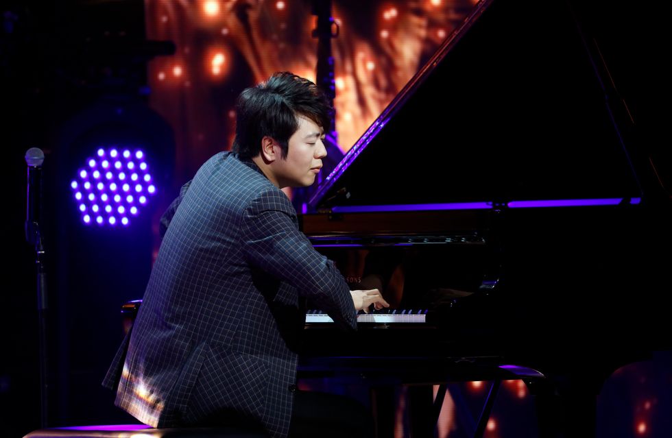 Chinese pianist Lang Lang to donate hundreds of keyboards to London schools