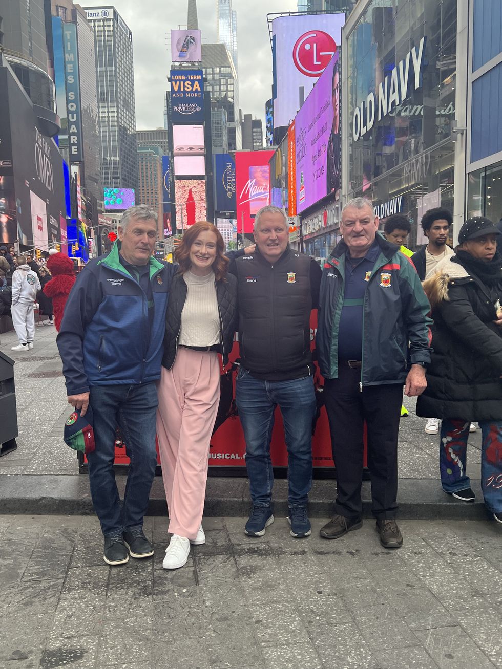 Woman reunited with Irishmen five years after taking viral photo in Times Square