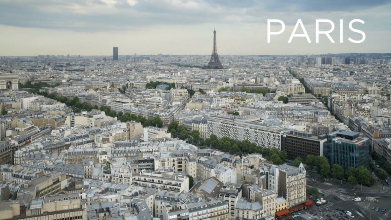 Paris tourist claims street vendors store bottled water in gross location