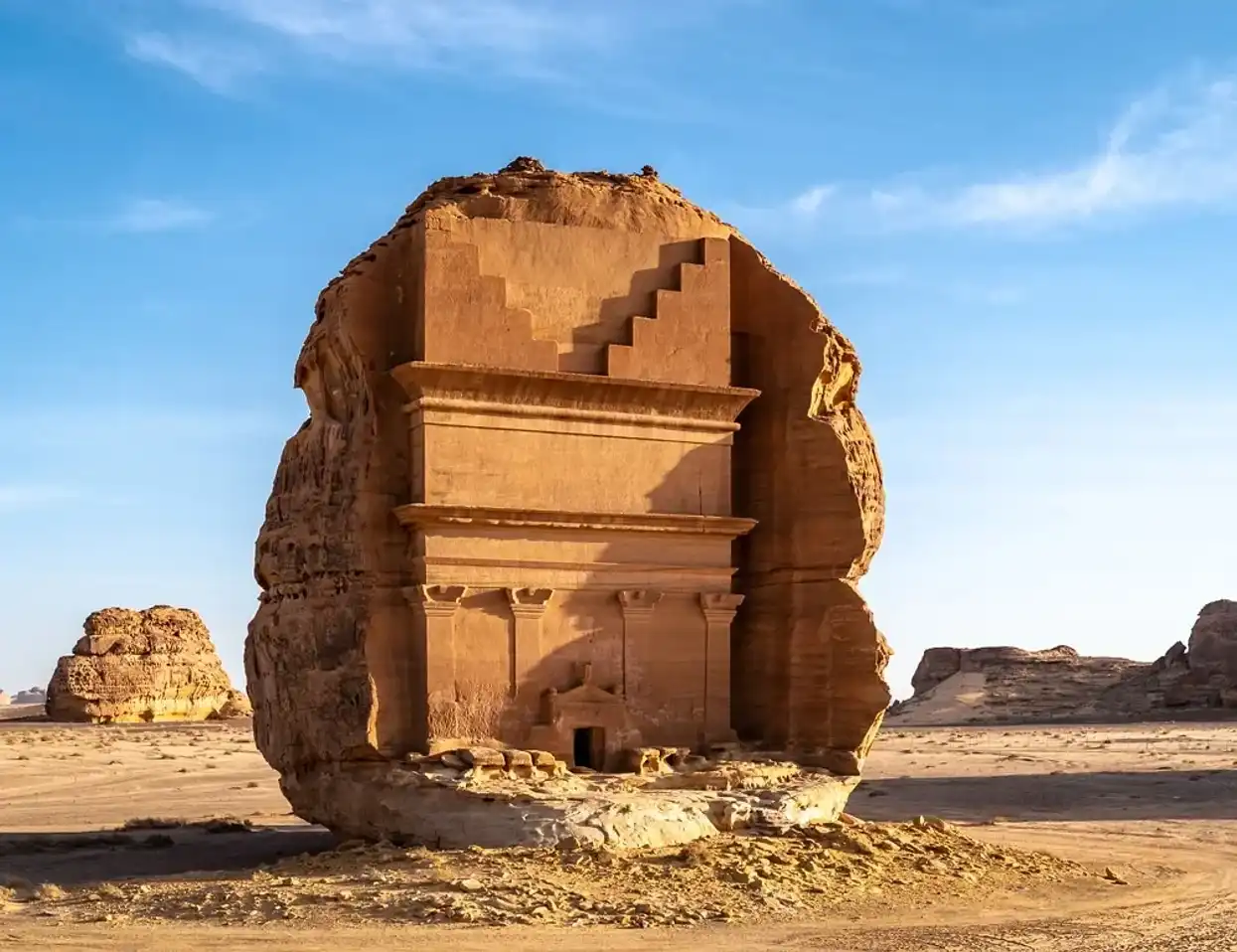 Breathtaking ancient city discovered in the desert reveals secrets of a forgotten civilisation