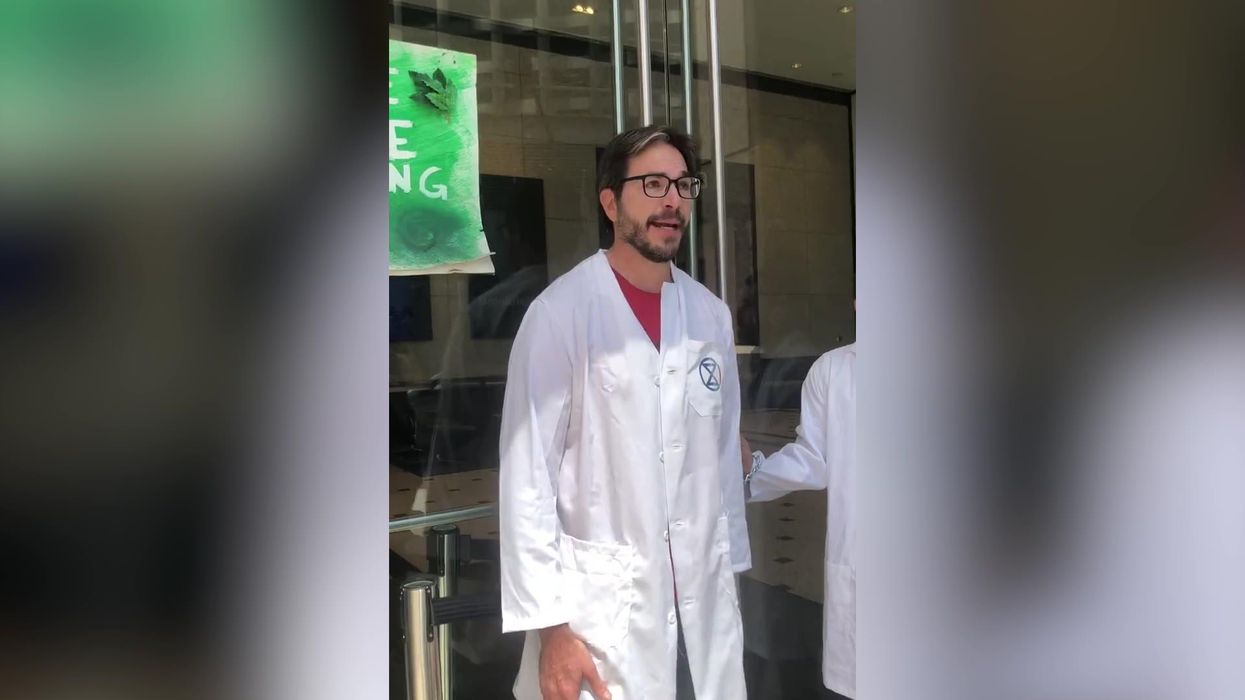 '100 cops in riot gear' showed up after 3 scientists handcuffed themselves to bank door