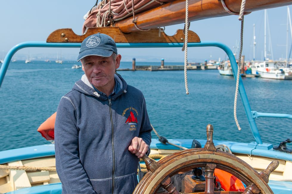 Vigilance of Brixham returns to port with ashes of skipper