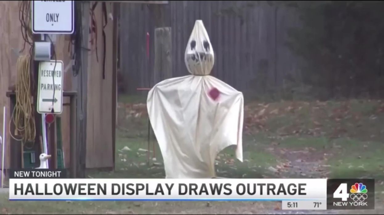 Sheriff's 'ghost costume' for horses criticised for KKK similarity