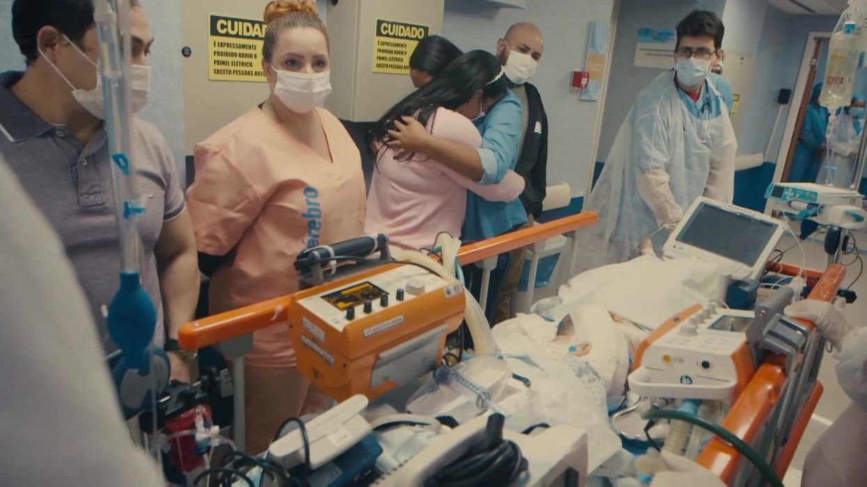 Conjoined sisters share a body but only one has a boyfriend and the other is asexual