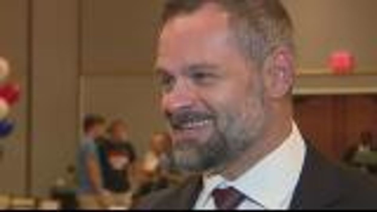 Did a Republican congressman really hand out grenades as a welcome gift?