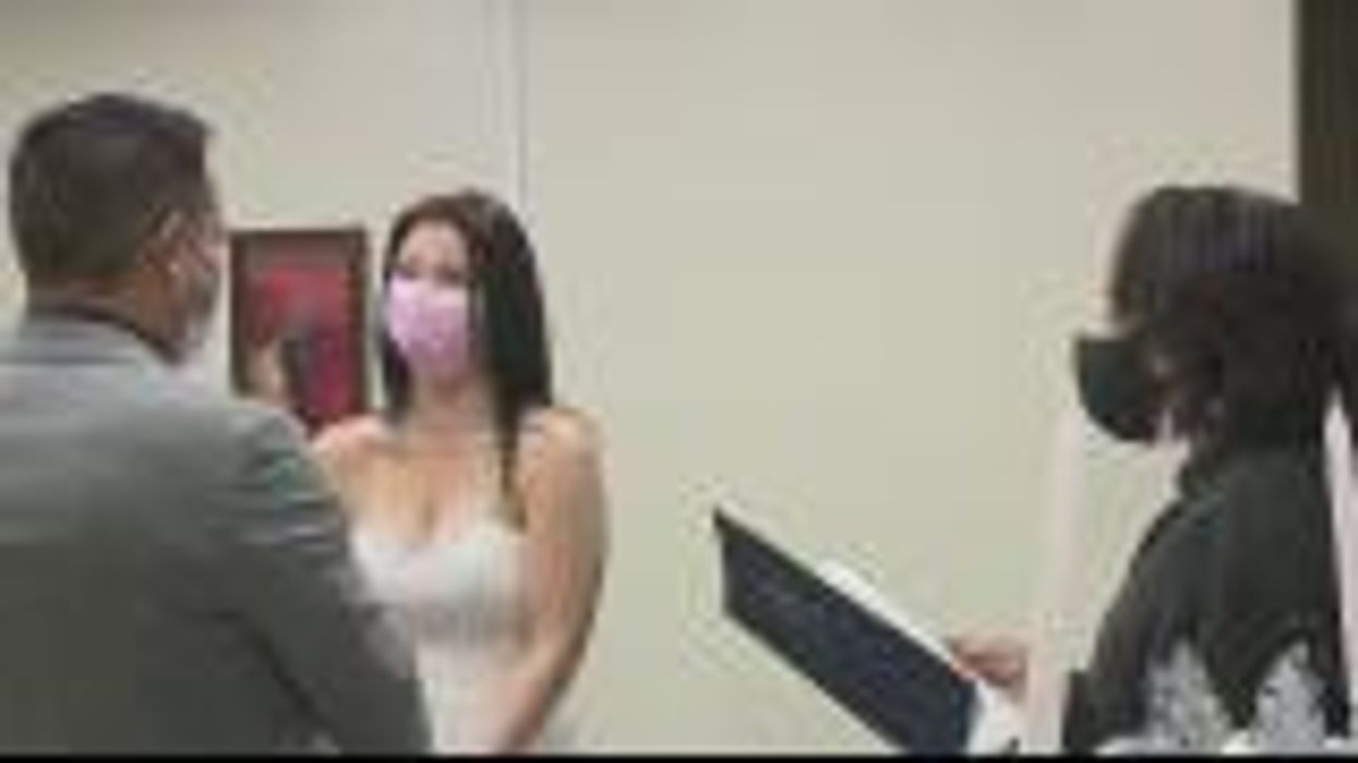 Man removes $1 from his fiancé’s Valentine’s Day gift every time she shouted