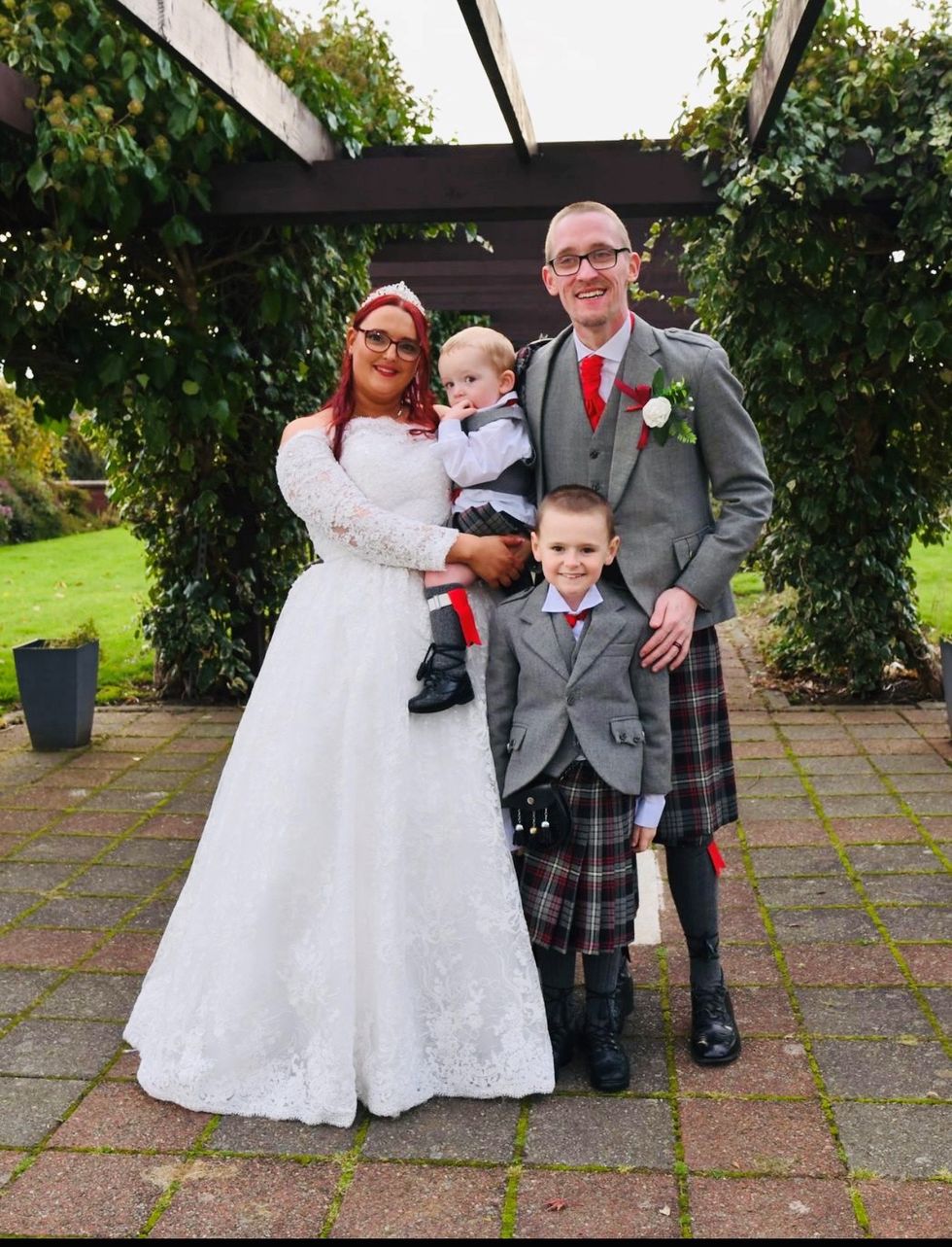 Father celebrates first Christmas as husband after beating cancer