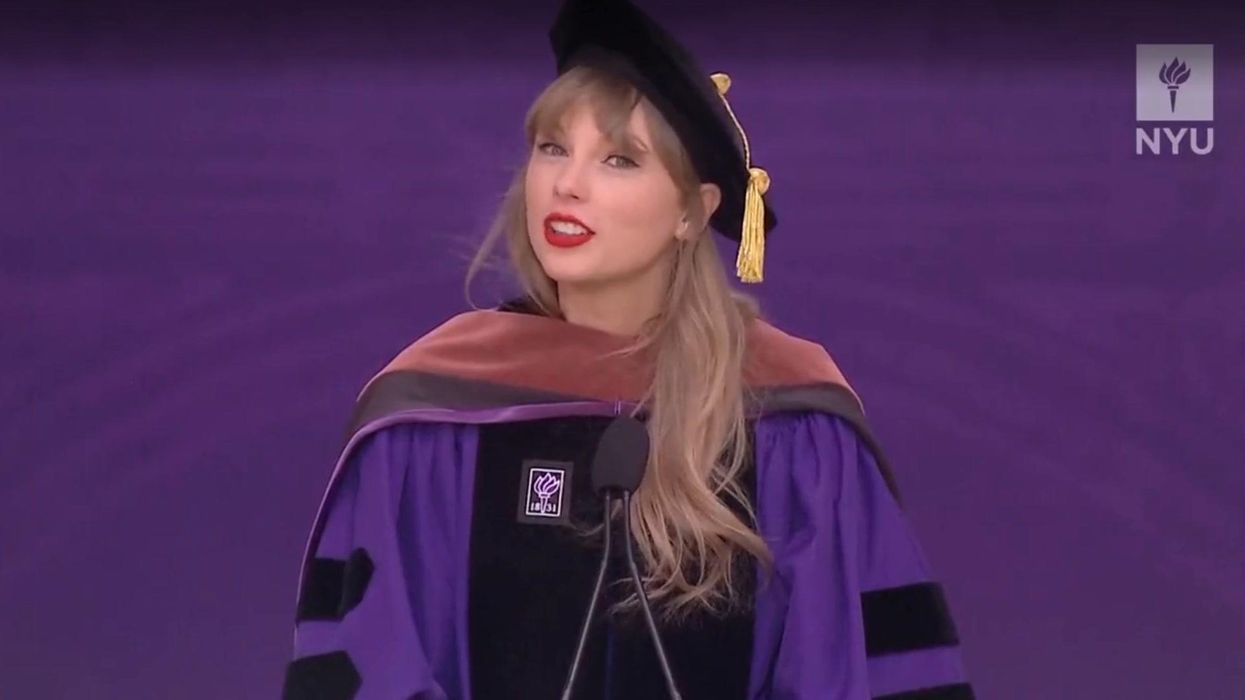 Taylor Swift advises the class of '22 to live with cringe