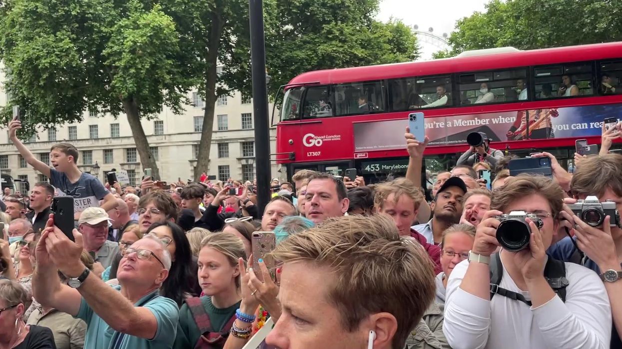 Just 60 seconds of people booing outside Downing Street as Boris Johnson resigns