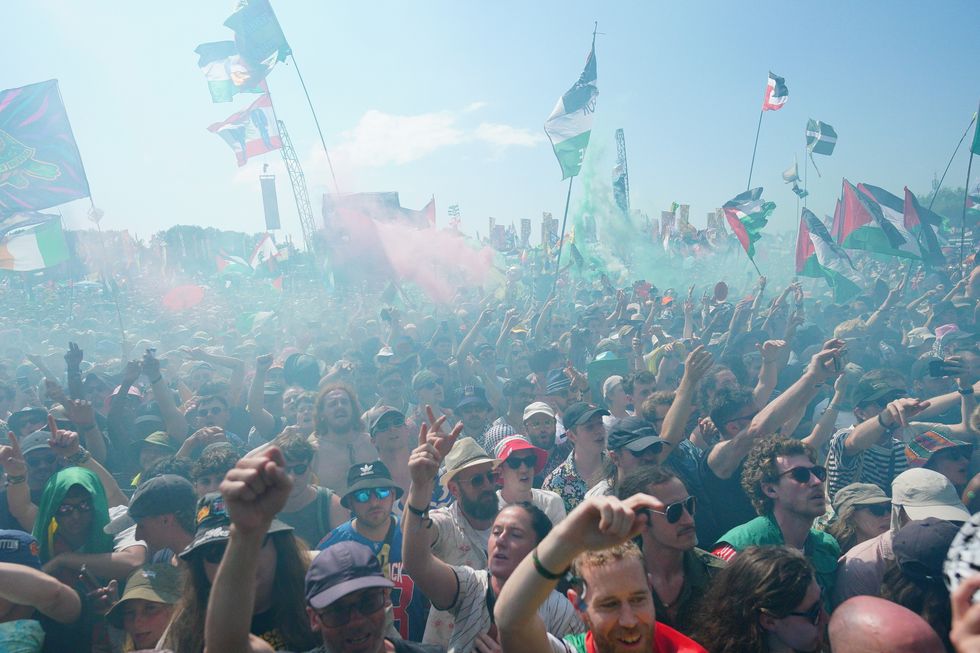 In Pictures: Glastonbury fans beat the heat as Kneecap and Kaiser Chiefs perform