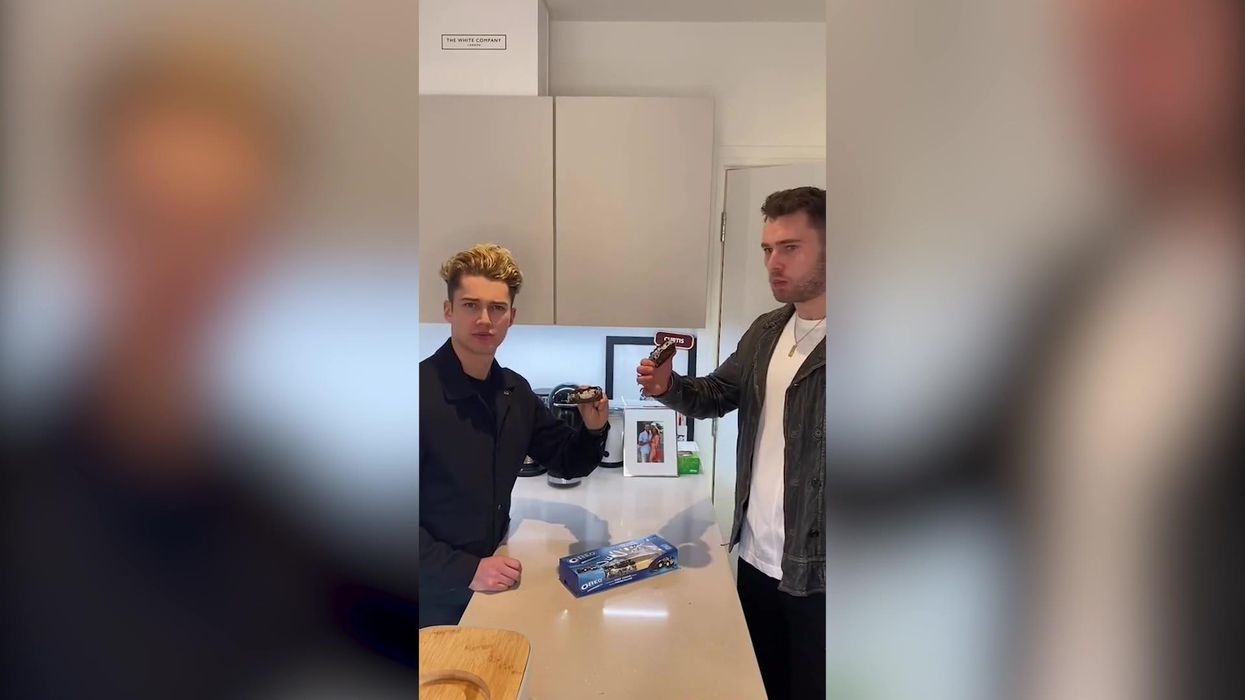 Woman realises crab in her soup pot is still alive and munching on corn on cob