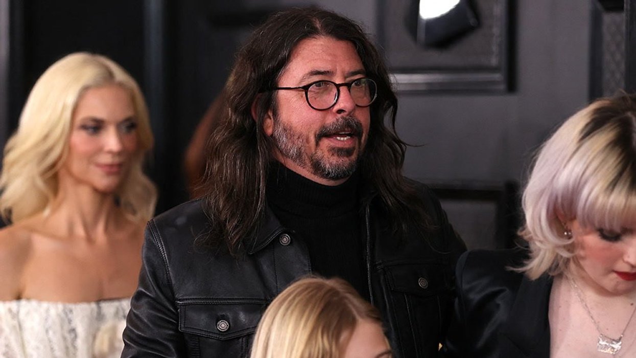 Dave Grohl Joins Guns N Roses On Stage For Surprise Glastonbury dave-grohl-joins-guns-n-roses-on-stage-for-surprise-glastonbury