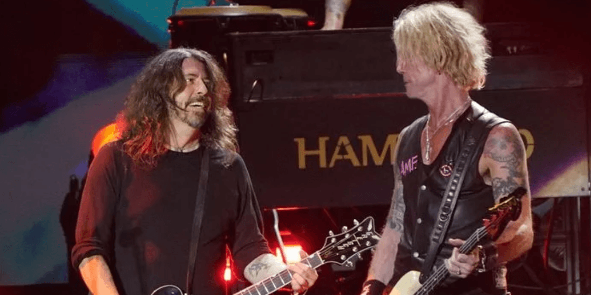 Dave Grohl Joins Guns N Roses On Stage For Surprise Glastonbury dave-grohl-joins-guns-n-roses-on-stage-for-surprise-glastonbury