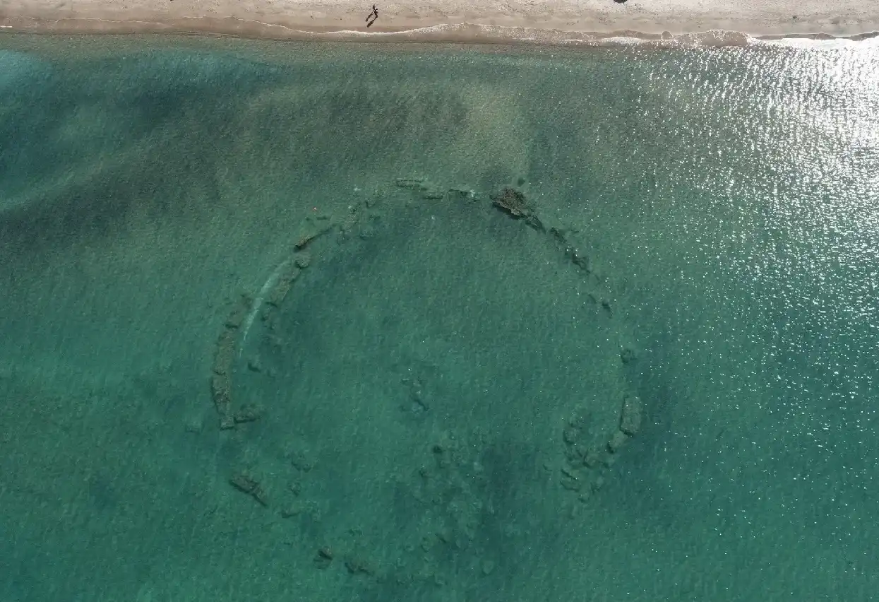 Extraordinary underwater structure discovered off the coast of Italy