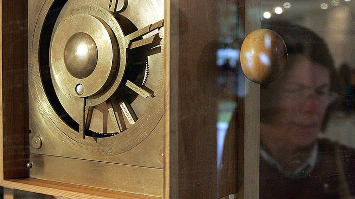 Scientists baffled by discovery of '2000-year-old computer' | indy100