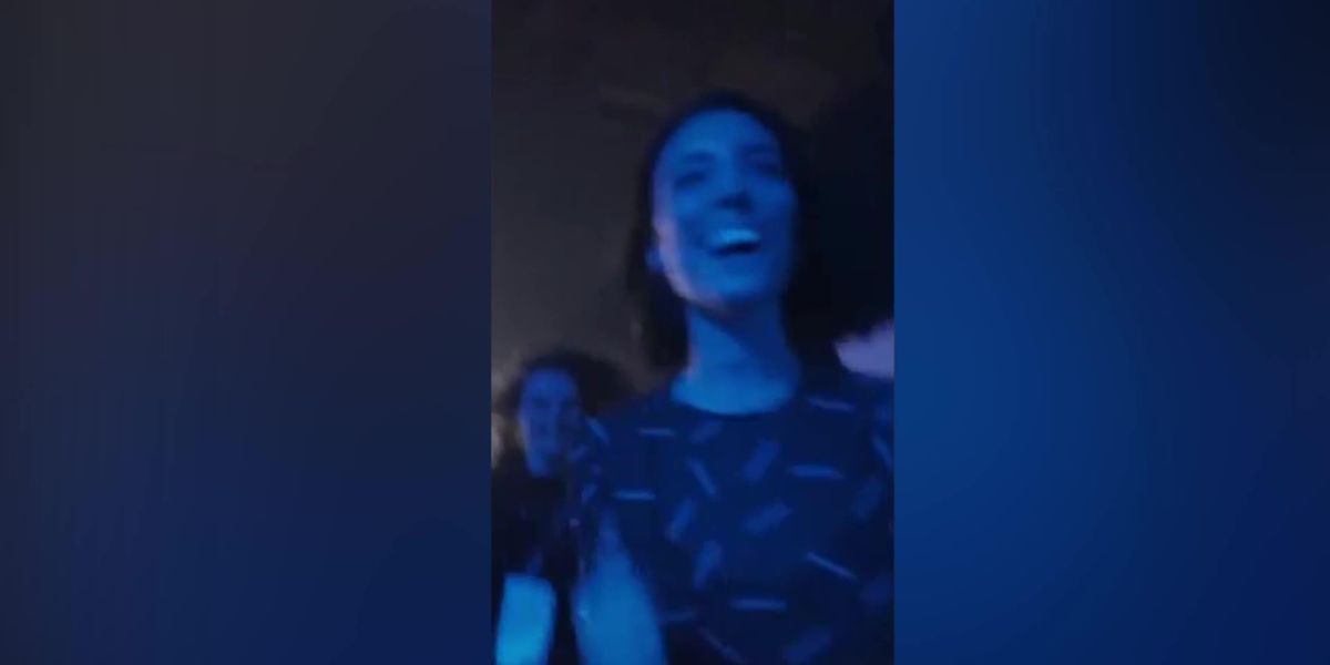 DJ shows how she finds time to pee during a nine-hour festival set | indy100