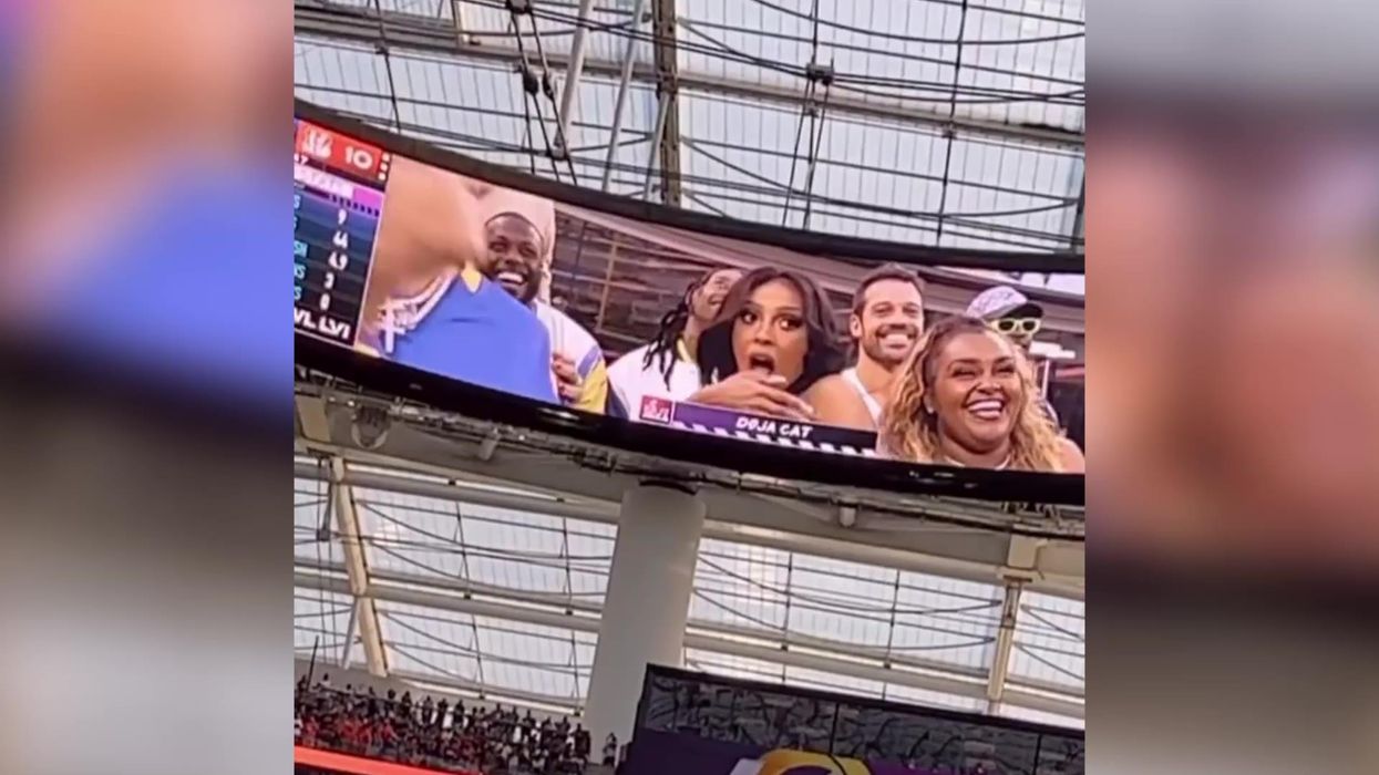 Doja Cat entertains crowd with fake kissing on SoFi's big screens during Super Bowl