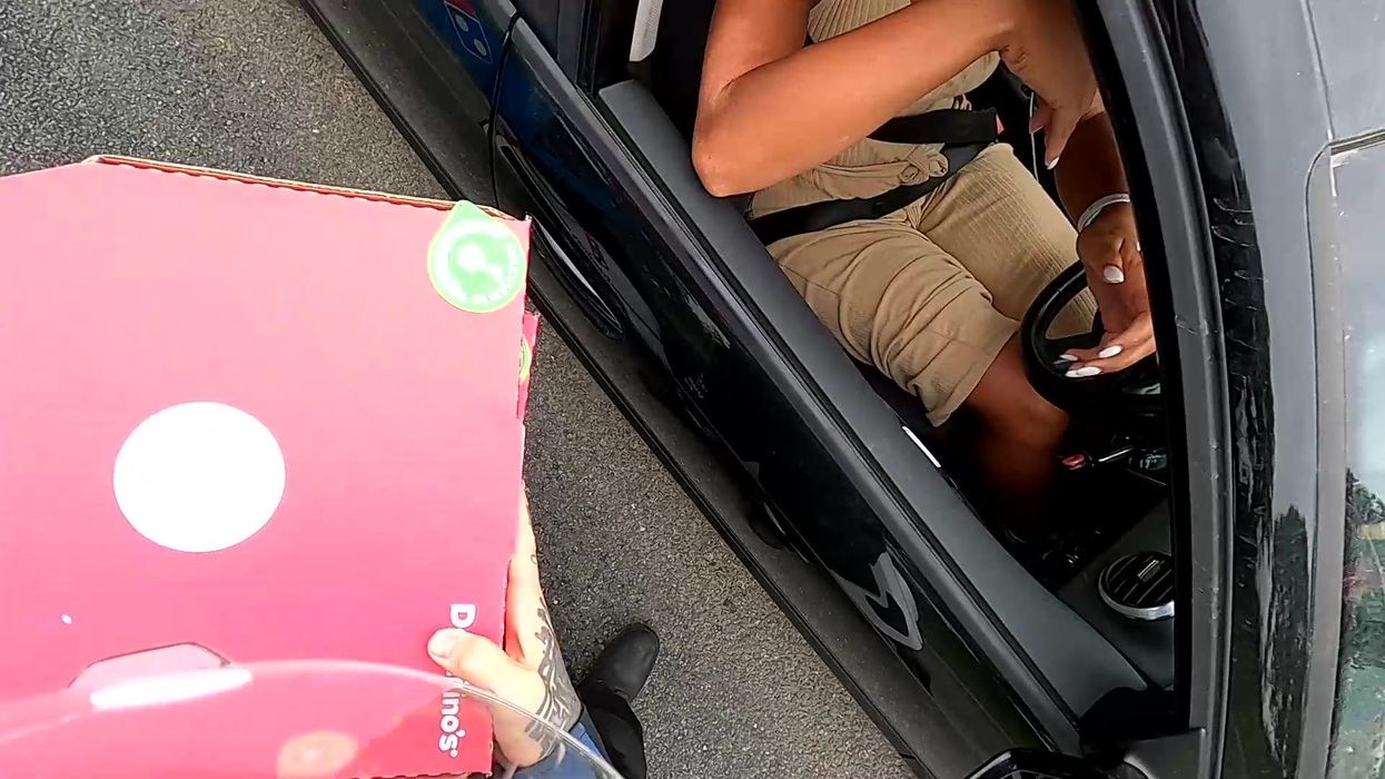 Domino's delivers pizzas to Glastonbury punters stuck in huge traffic queues