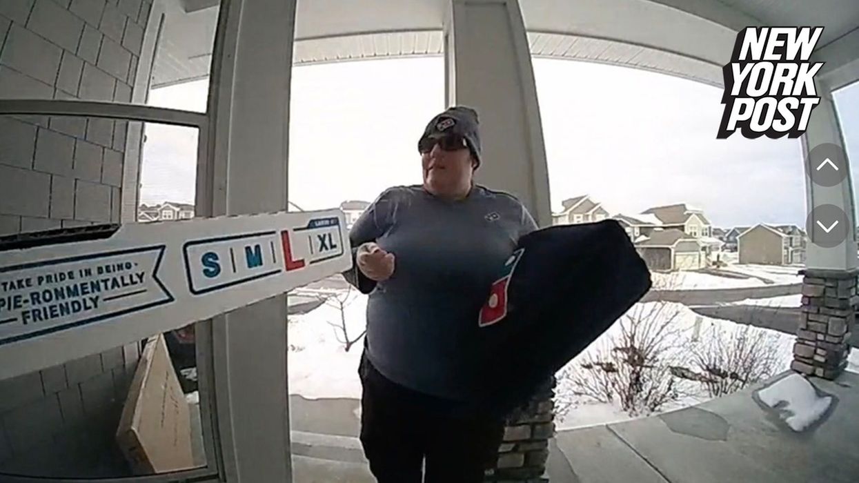 Domino's delivery driver scolds customer for not picking up order herself