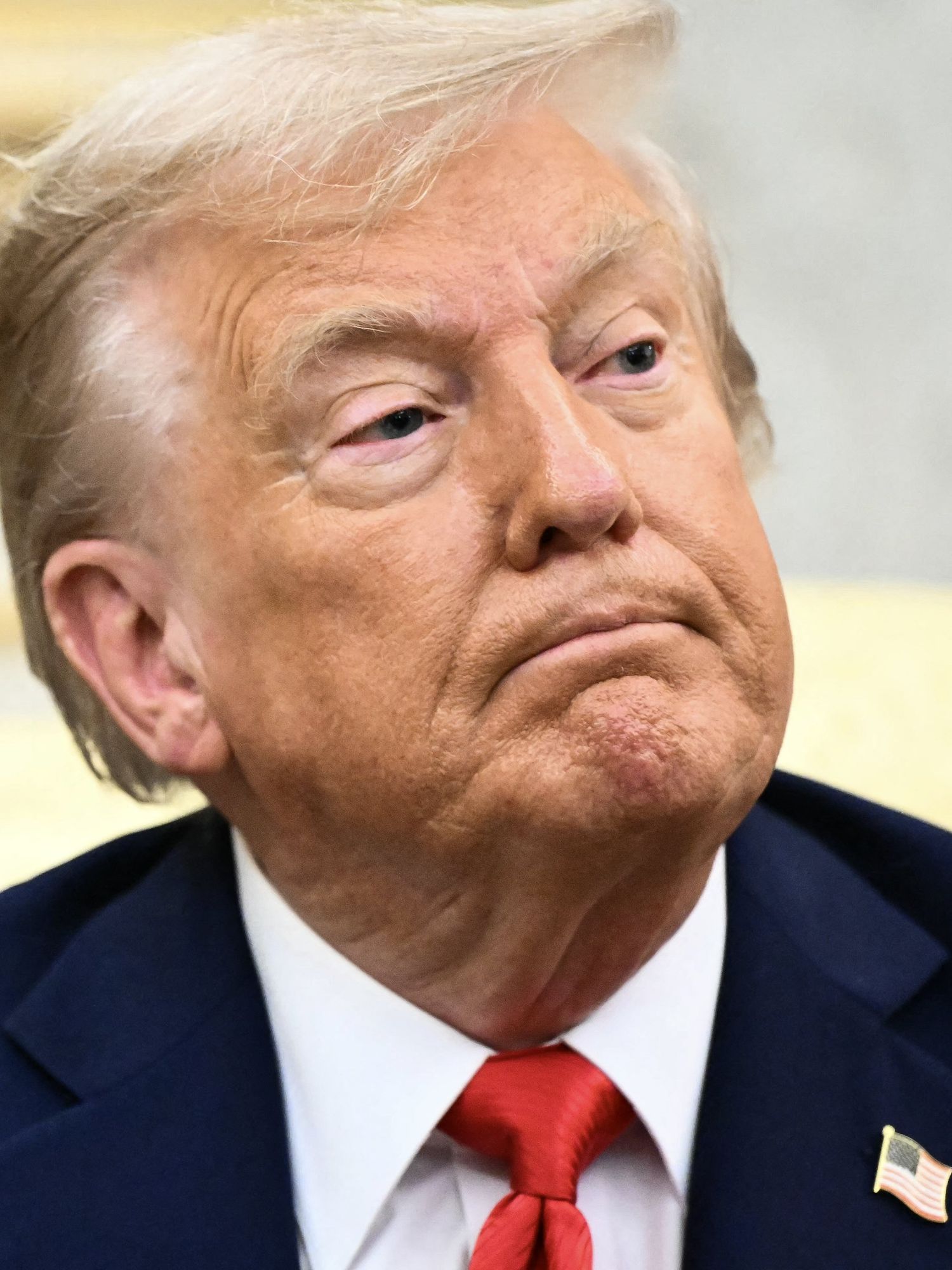 Donald Trump posts picture amid health speculation but there's one problem with it