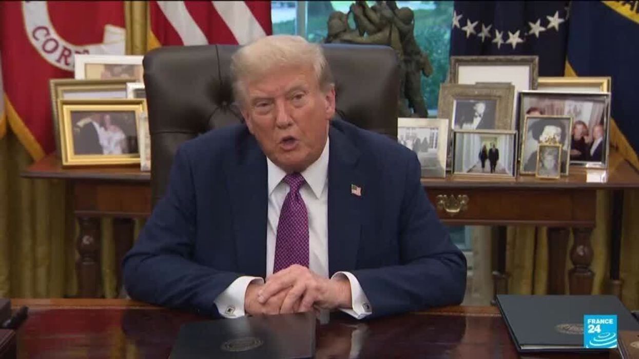 Trump can’t stop rambling about grass as he brings up subject again at Rose Garden dinner