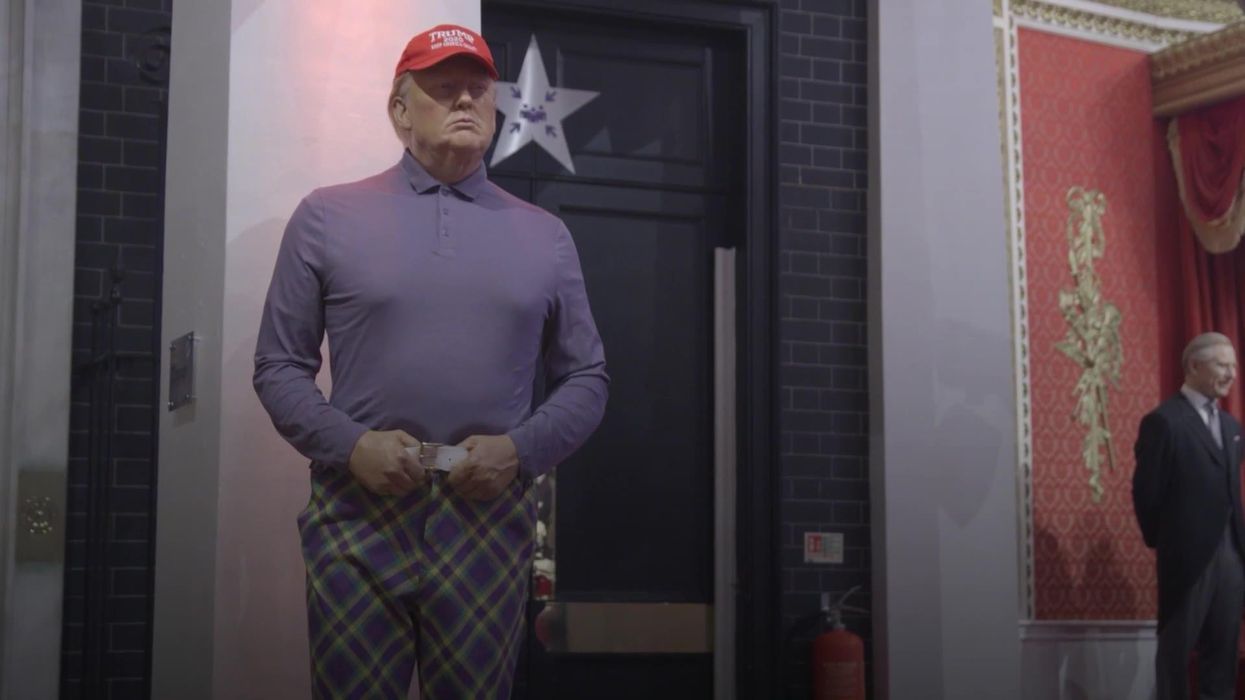 Man surprises his sister on her wedding day with lifelike waxwork of their dead father