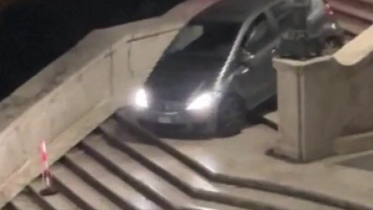 Elderly man gets stuck after driving down Rome's famous Spanish steps