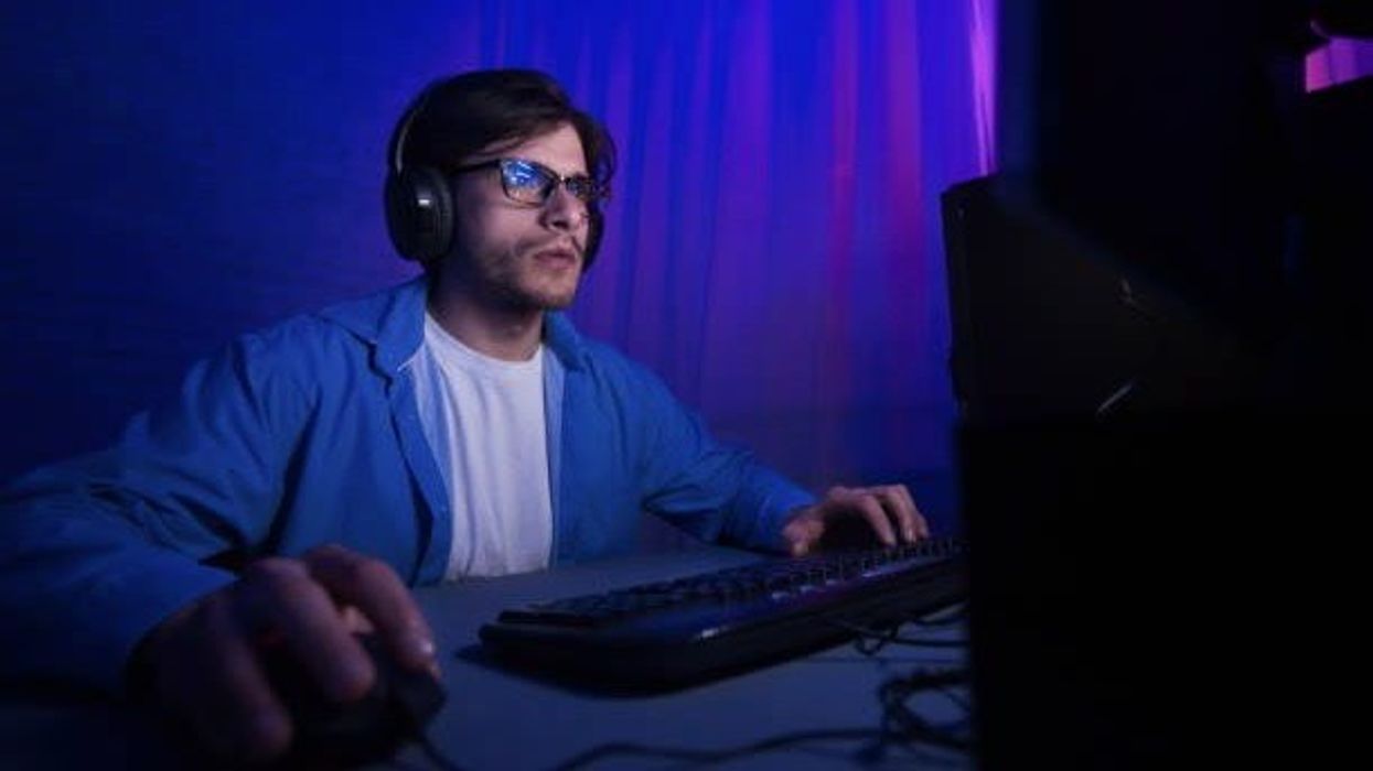 Streamer faces backlash for claiming their job is harder than a 9-5