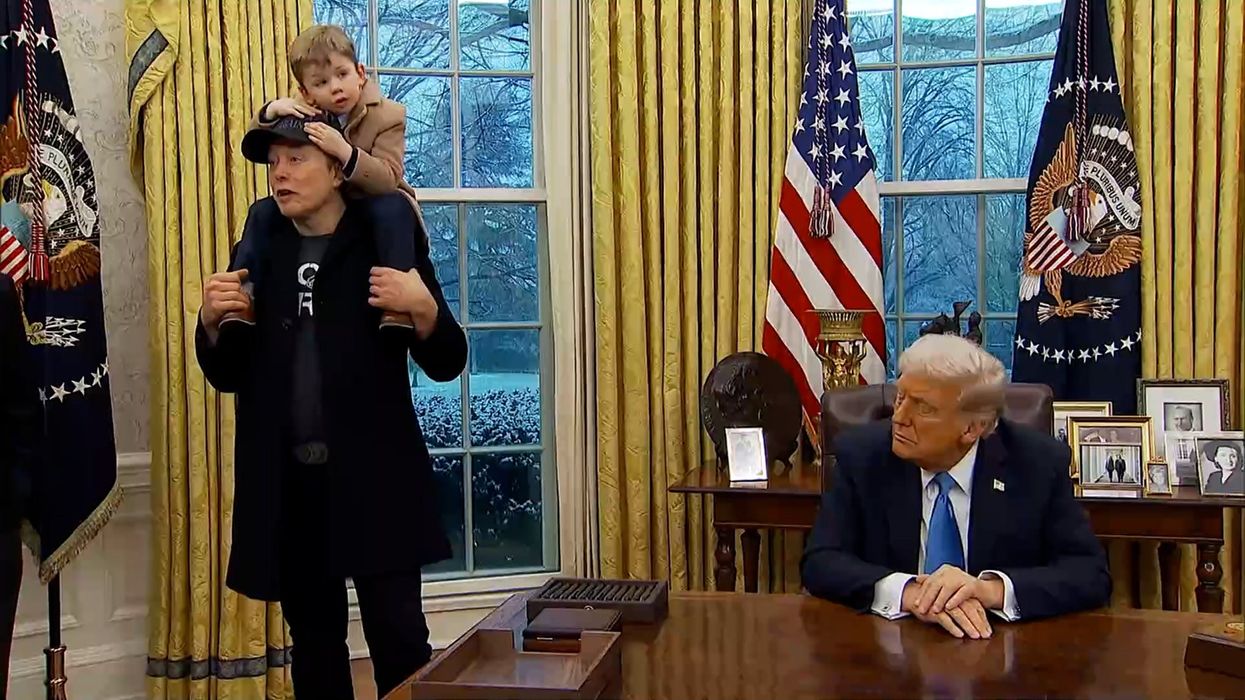 Grimes fumes at Elon Musk for taking their child in Trump press conference