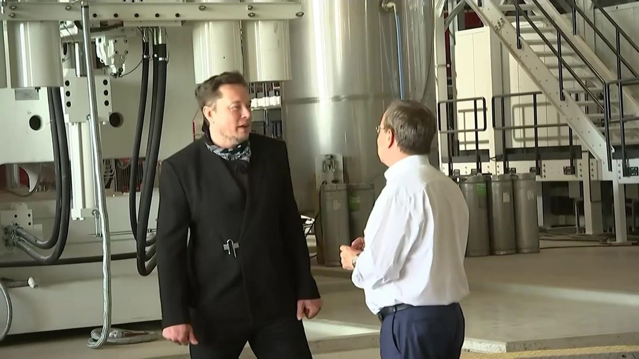 Tucker Carlson appears to mislead Fox News viewers after claiming Elon Musk restored his Twitter account