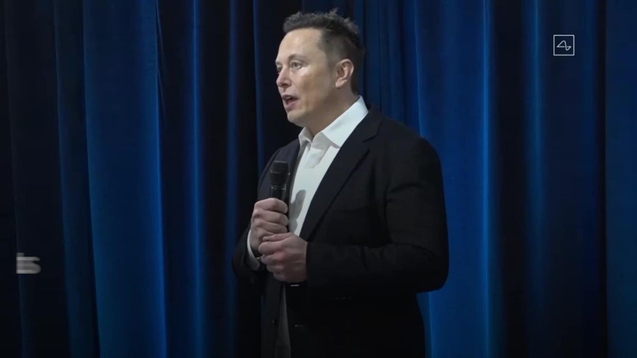 Elon Musk buys Twitter and people are worried: "like the gates of hell opened"