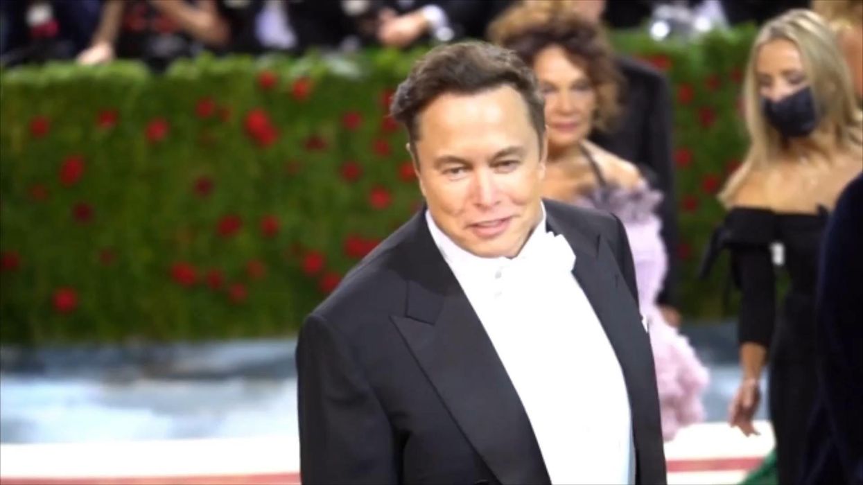 A timeline of Elon Musk's chaotic first week in charge of Twitter