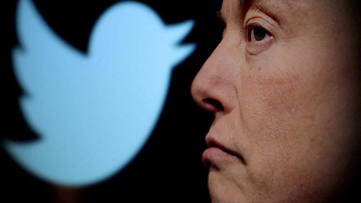 Paparazzi begs Elon Musk for an autograph - and he gave a surprising response