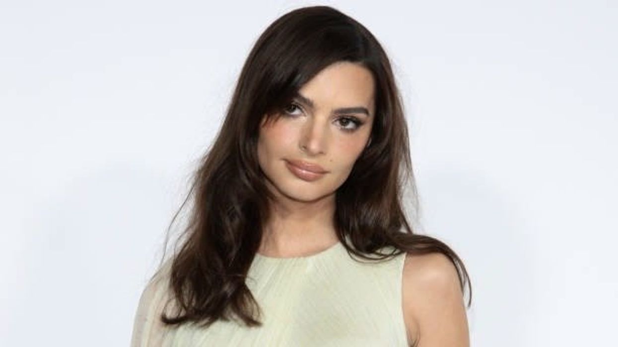 Emily Ratajkowski has perfect response after man tells her to put shirt on in street