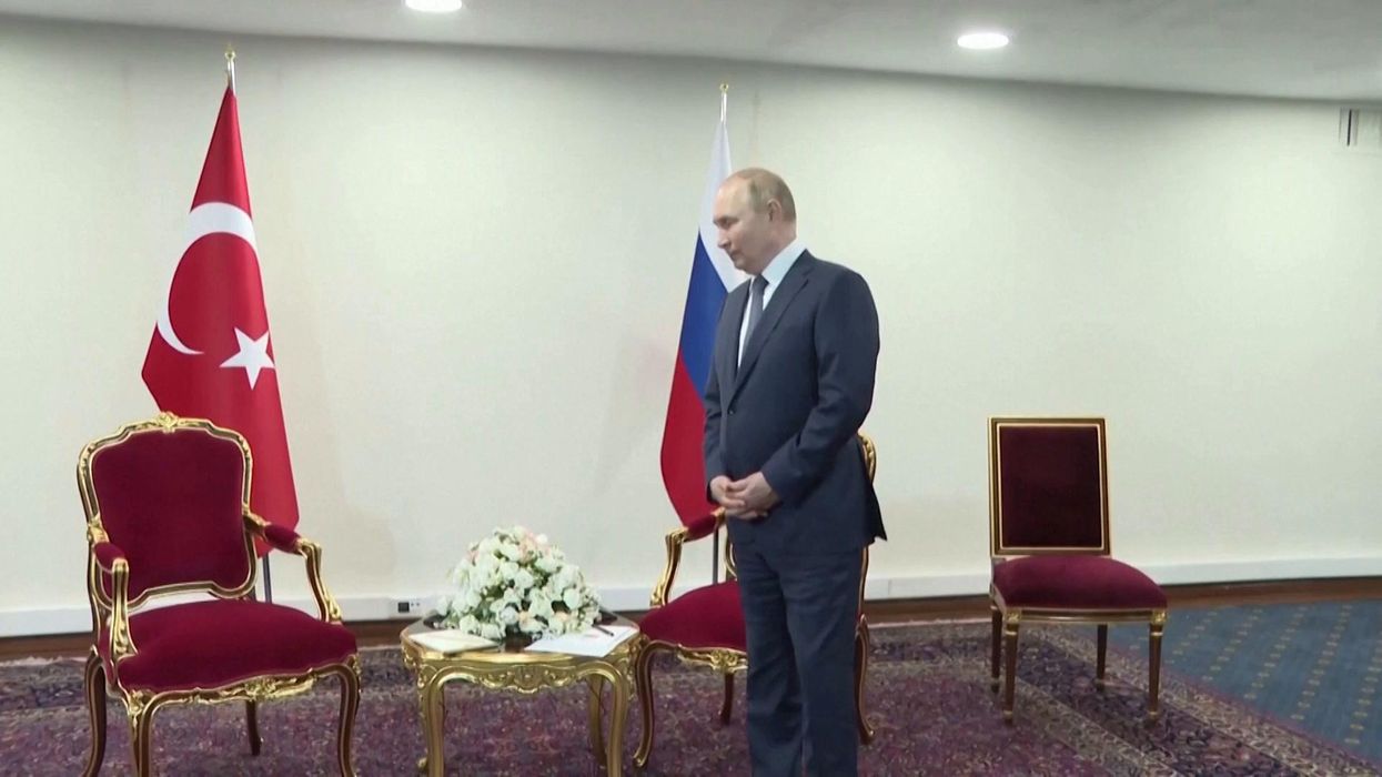 Awkward moment Erdoğan keeps Putin waiting for nearly a minute