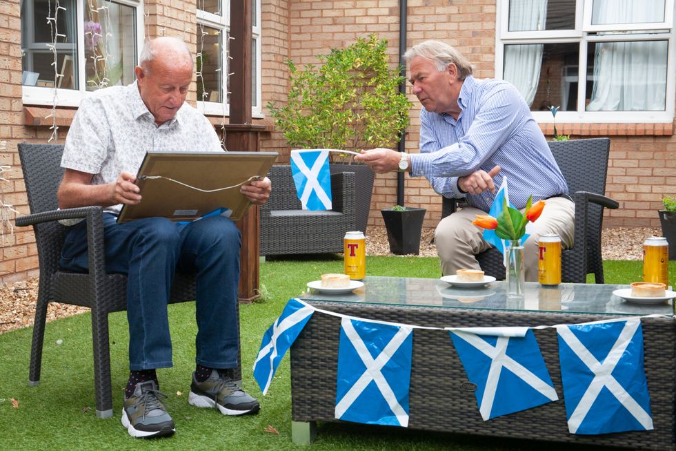 Euros at Croftbank \u2013 L-R \u2013 Jim Kennedy and Alan Rough talking