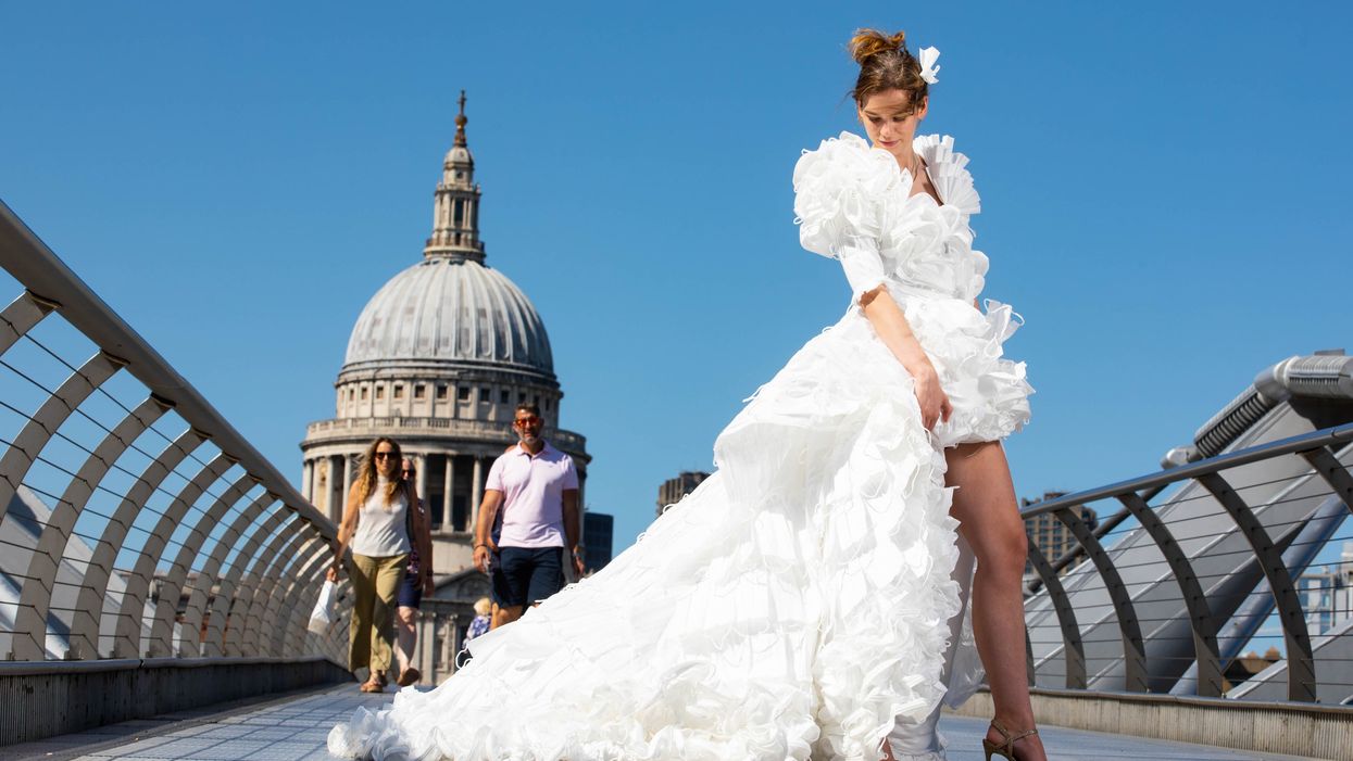 <p>Facemask wedding dress</p>