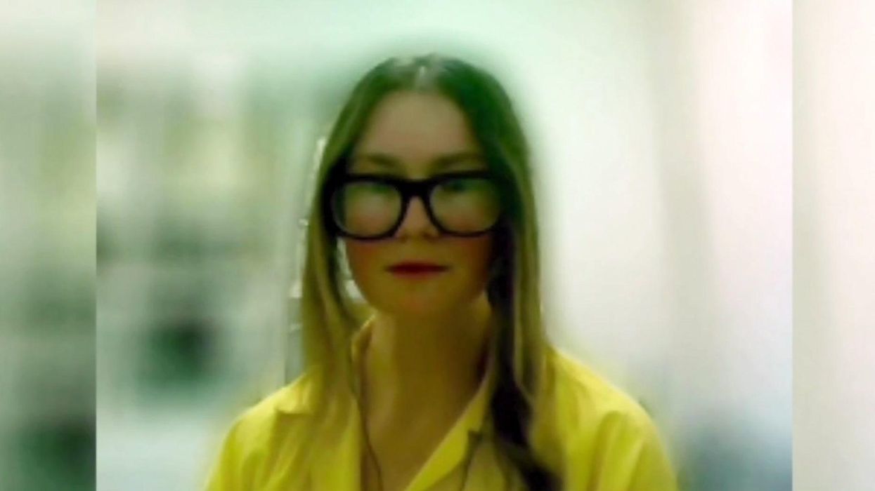 Fake heiress Anna Delvey insists she's "absolutely not" a con artist