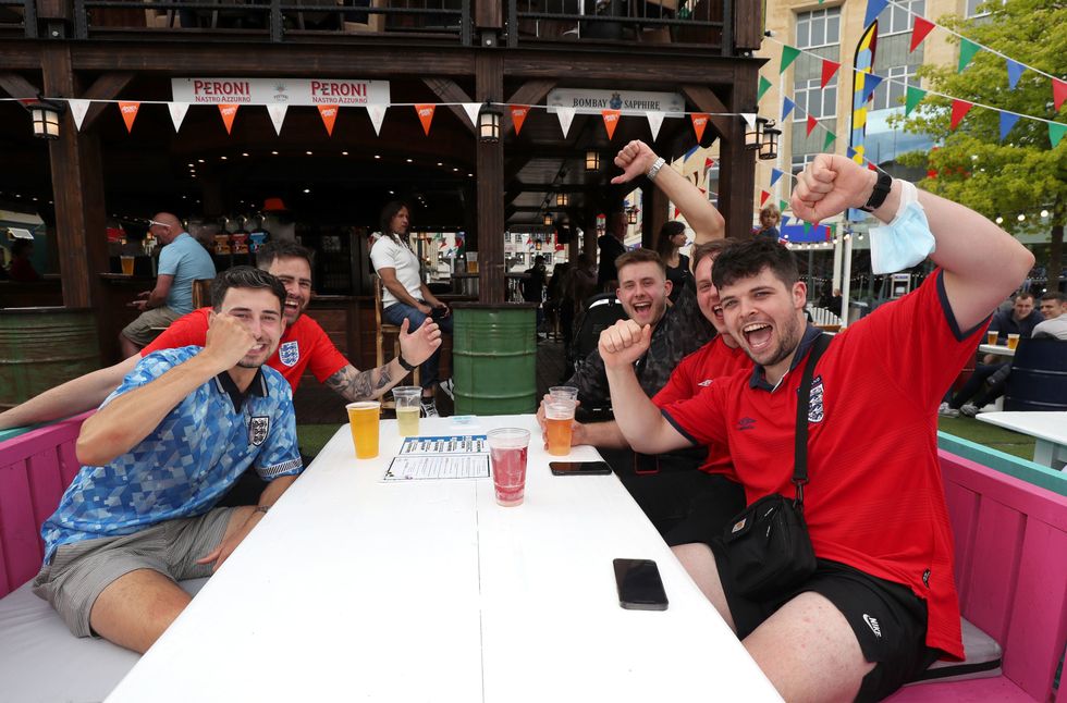 Fans in Bristol reading to watch Ukraine v England