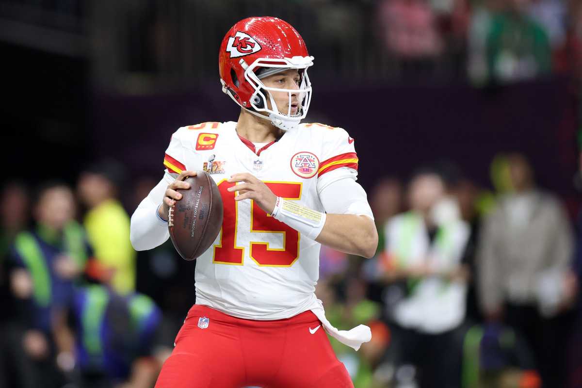 Eagles fan spotted using Patrick Mahomes lookalike voodoo doll during Super Bowl