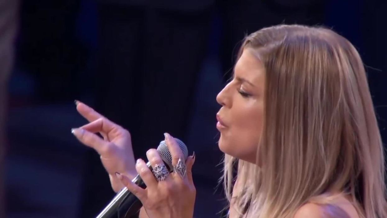 People think this US national anthem rendition might be worse than Fergie's