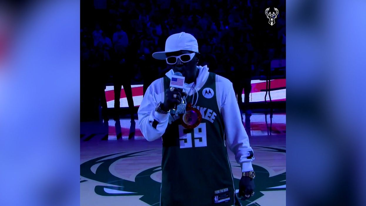 Flavor Flav gives off-key rendition of the US National Anthem at a basketball game