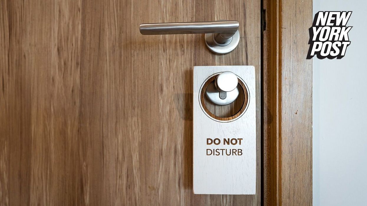 Guest blames feet for hotel stench then discovers corpse under bed