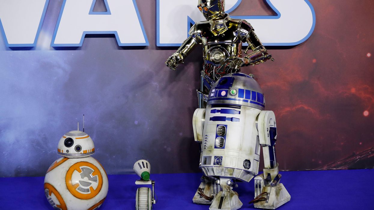Man poses as Disney World staff member to steal $10,000 R2-D2 statue