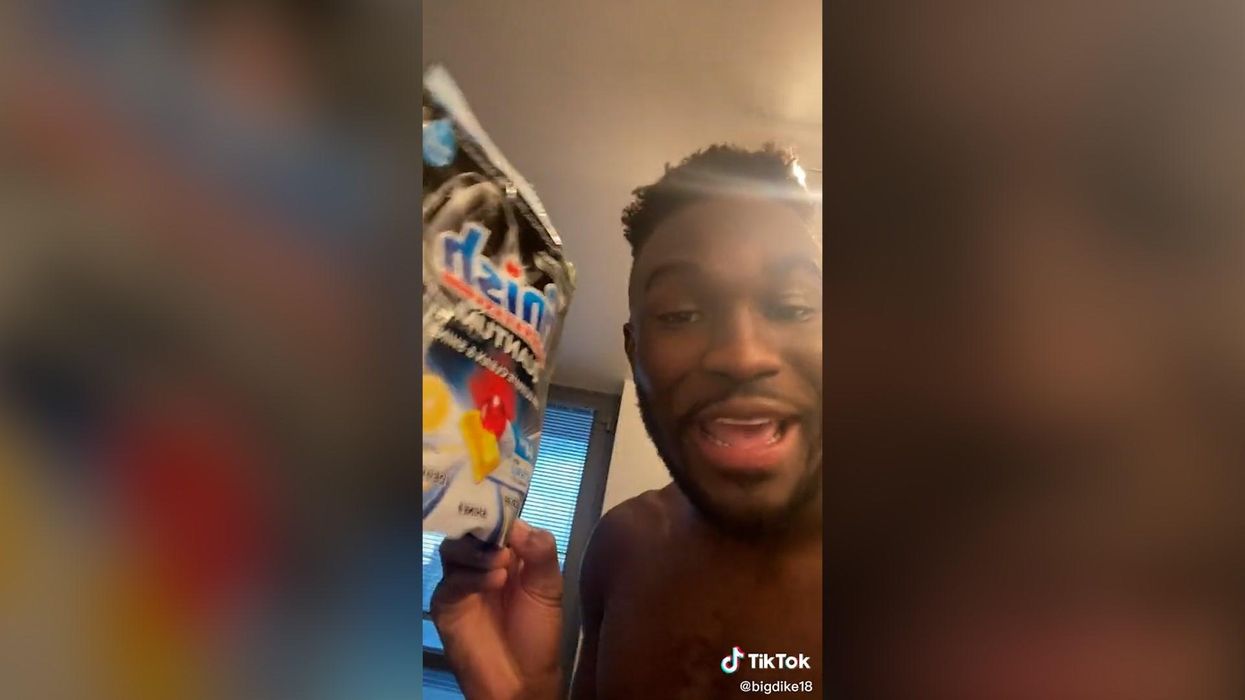 American footballer playing in England realises he's been using dishwasher tablets on his clothes