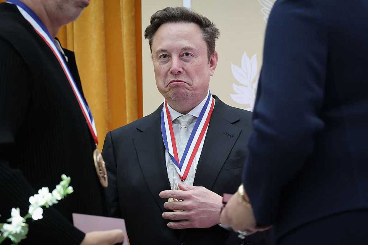 Musk’s childish response as ‘flying’ Tesla Roadster called out by AI leader: ‘It’s completely impractical’